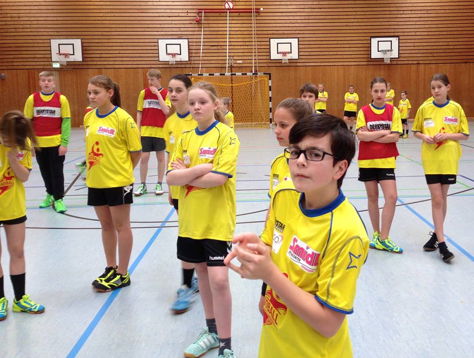 Alle in Trikots
